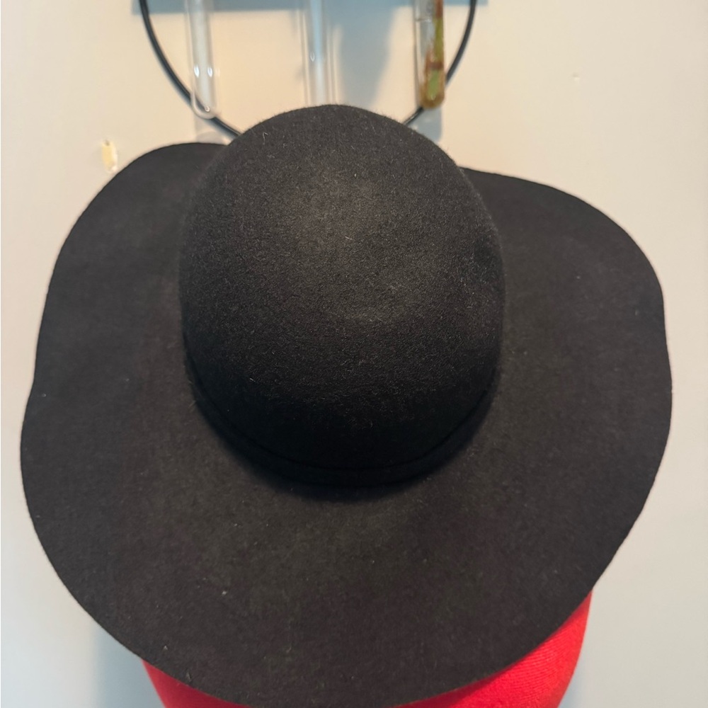 Elegant Black Wide-Brim Hat
